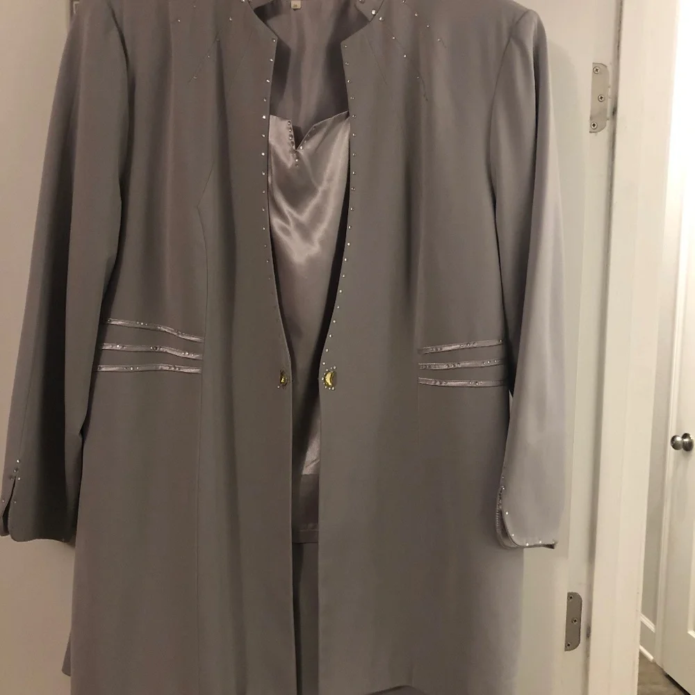 Women’s Francesca Bellini Suit - Picture 5 of 9